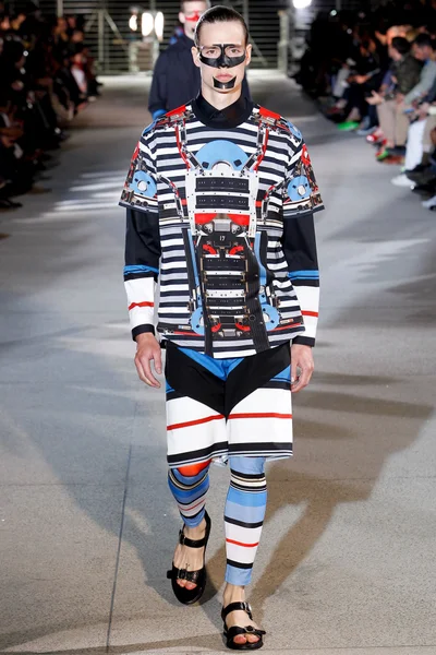 Look 19